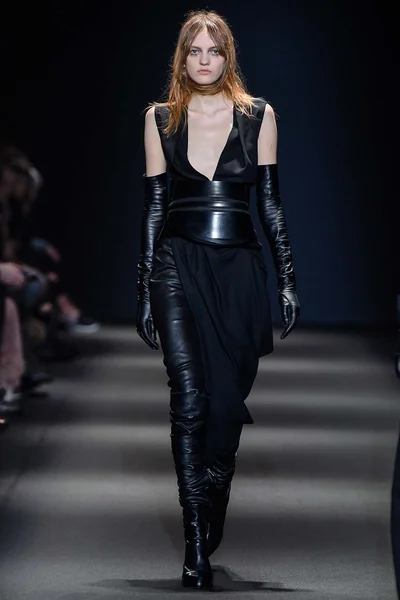 Look 25